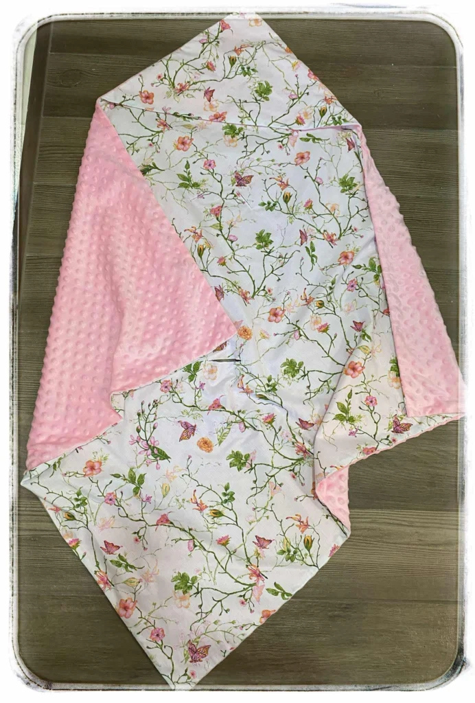 Babahordozóba pléd virágos