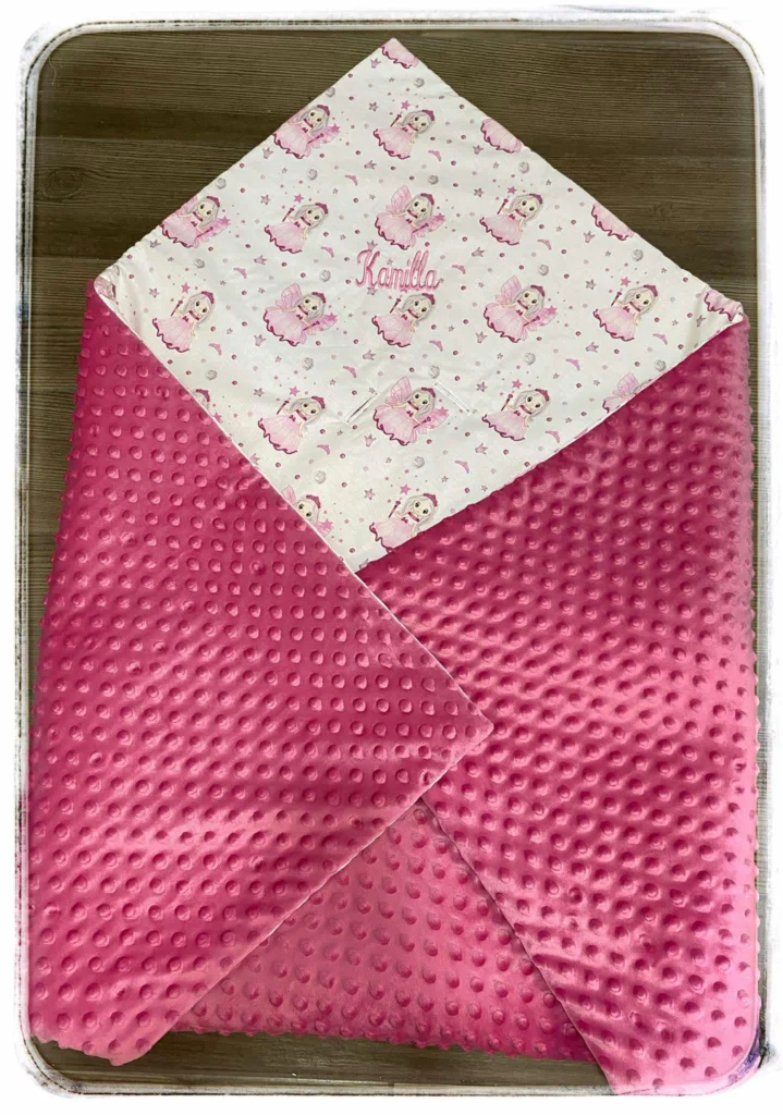 rózsaszín hercegnős pléd babahordozóba