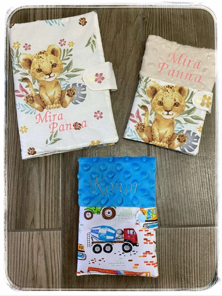 Többféle EÜ kiskönyv borító és pelustartó